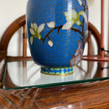 Charger l'image dans la galerie, Petit vase en laiton cloisonné