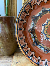 Charger l'image dans la galerie, Assiettes en poterie bulgare vintage