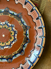 Charger l'image dans la galerie, Assiettes en poterie bulgare vintage