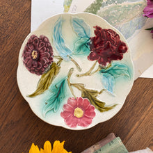 Charger l'image dans la galerie, Assiette à dessert en barbotine
