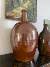Charger l'image dans la galerie, Bouteille en grès ronde vintage