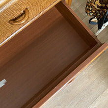 Charger l'image dans la galerie, Commode en rotin vintage