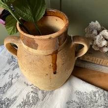 Charger l'image dans la galerie, Poterie ancienne à deux anses