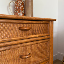 Charger l'image dans la galerie, Commode en rotin vintage