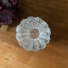 Charger l'image dans la galerie, Vase en verre vintage