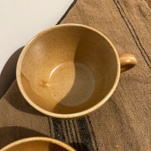Charger l'image dans la galerie, Duo de mugs en grès clair