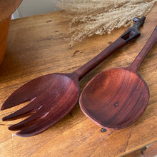 Charger l'image dans la galerie, Grands couverts à salade en bois vintage