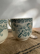 Charger l'image dans la galerie, Duo de tasses anciennes Terre de fer "Guadeloupe"