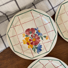 Charger l'image dans la galerie, Assiettes plates en faïence, "Grasse"