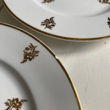 Charger l'image dans la galerie, Six assiettes à dessert en porcelaine de Limoges