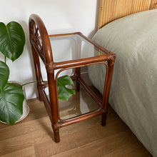 Charger l'image dans la galerie, Paire de chevets en rotin vintage