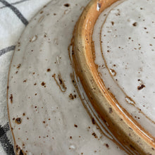 Charger l'image dans la galerie, Assiettes à dessert et plat rond en grès