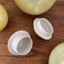 Charger l'image dans la galerie, Service à café japonais en porcelaine irisée