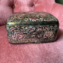 Charger l'image dans la galerie, Boîte indienne vintage en papier mâché