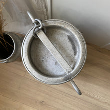 Charger l'image dans la galerie, Grands pots à lait anciens