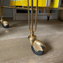 Charger l'image dans la galerie, Desserte porte-vinyles vintage sur roulettes