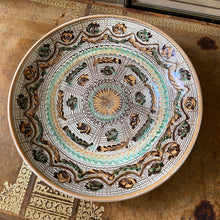Charger l'image dans la galerie, Large assiette en poterie roumaine vintage
