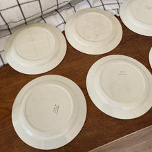 Charger l'image dans la galerie, Assiettes plates en faïence, "Grasse"