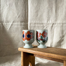 Charger l'image dans la galerie, Duo de larges mazagrans fleuris