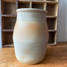 Charger l'image dans la galerie, Poterie ancienne