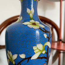 Charger l'image dans la galerie, Petit vase en laiton cloisonné