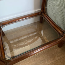 Charger l'image dans la galerie, Paire de chevets en rotin vintage