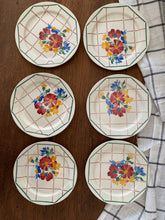 Charger l'image dans la galerie, Assiettes fleuries anciennes
