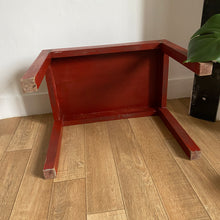 Charger l'image dans la galerie, Table d’appoint chinoise en bois