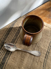 Charger l'image dans la galerie, Mug en poterie fait main