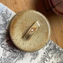 Charger l'image dans la galerie, Cloche à fromage en grès vintage