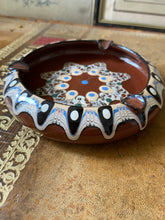 Charger l'image dans la galerie, Cendrier en poterie bulgare vintage