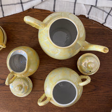 Charger l'image dans la galerie, Service à café japonais en porcelaine irisée
