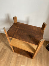 Charger l'image dans la galerie, Meuble d'appoint en bois brut