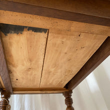 Charger l'image dans la galerie, Bureau en bois brut ancien