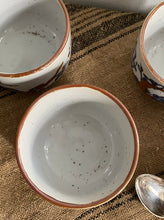 Charger l'image dans la galerie, Ensemble de six tasses asiatiques en grès