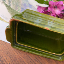 Charger l'image dans la galerie, Terrine en poterie vintage
