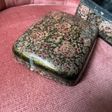 Charger l'image dans la galerie, Boîte indienne vintage en papier mâché
