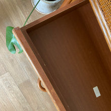Charger l'image dans la galerie, Commode en rotin vintage