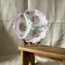 Charger l'image dans la galerie, Serviteur en porcelaine ancien
