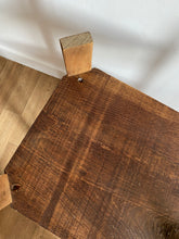 Charger l'image dans la galerie, Meuble d'appoint en bois brut