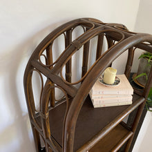 Charger l'image dans la galerie, Grande bibliothèque en rotin vintage