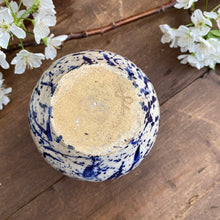 Charger l'image dans la galerie, Vase moucheté vintage