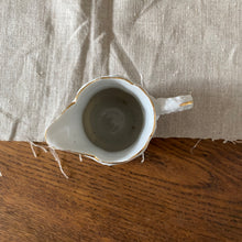 Charger l'image dans la galerie, Pot à lait en porcelaine ancien