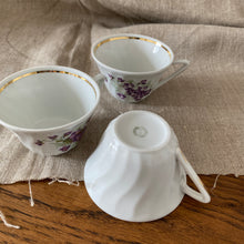 Charger l'image dans la galerie, Trio de tasses en porcelaine
