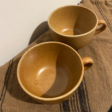Charger l'image dans la galerie, Duo de mugs en grès clair