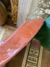 Charger l'image dans la galerie, Assiettes en poterie bulgare vintage