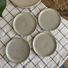 Charger l'image dans la galerie, Assiettes à dessert et plat rond en grès