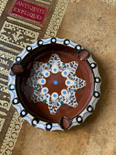 Charger l'image dans la galerie, Cendrier en poterie bulgare vintage