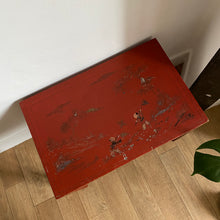 Charger l'image dans la galerie, Table d’appoint chinoise en bois