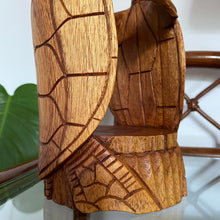Charger l'image dans la galerie, Sculpture indonésienne, tortues en bois